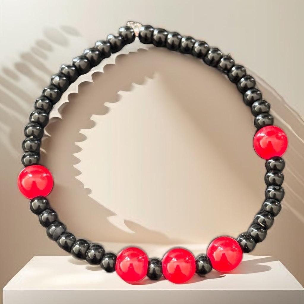 Bold Black & Red Beaded Statement Bracelet ā Glossy Hematite Finish