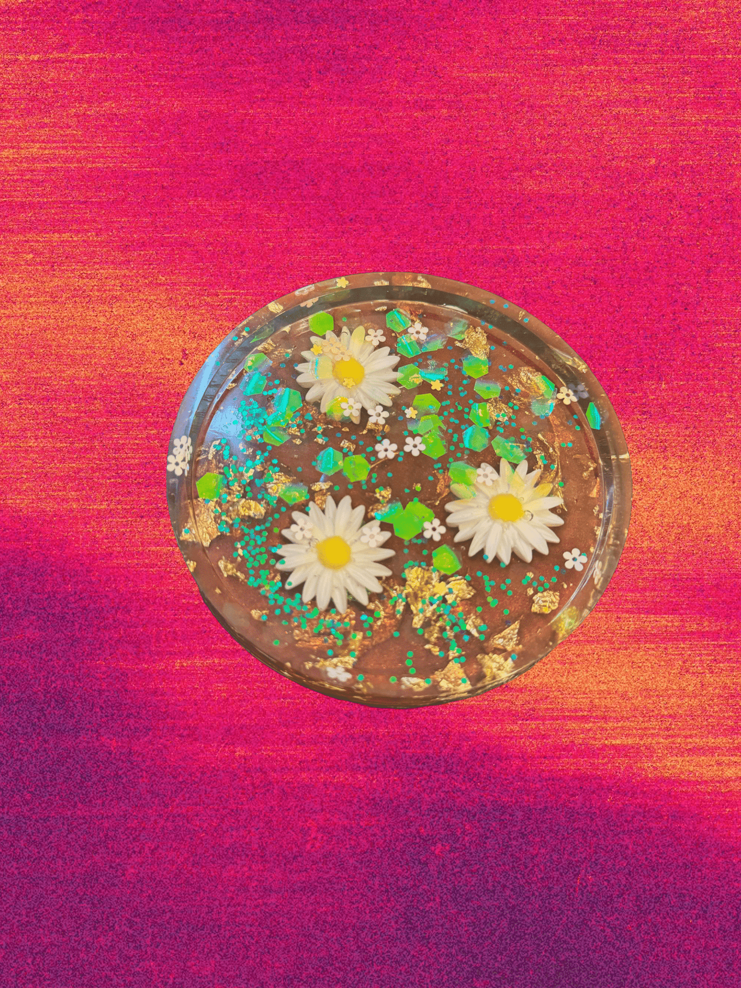 Daisy Meadow Round Resin Art – Handmade Floral Craft Accent