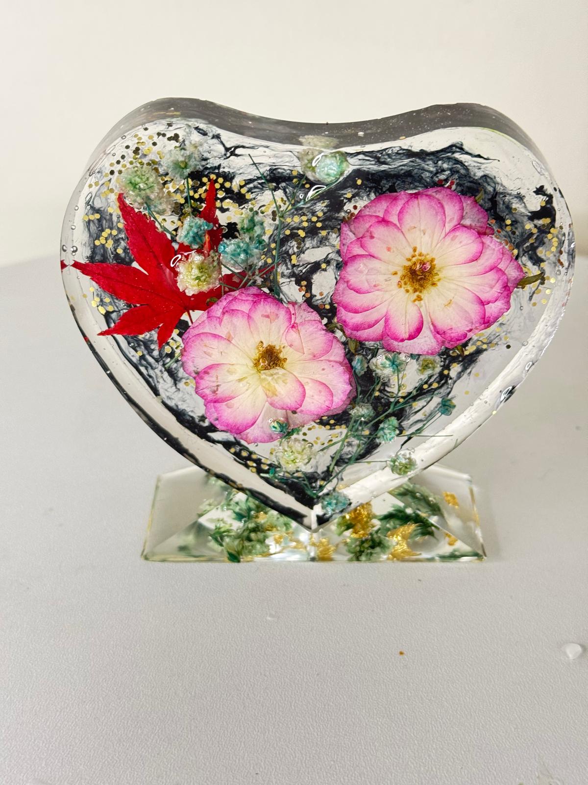 Eternal Bloom – Heart-Shaped Floral Resin Art"