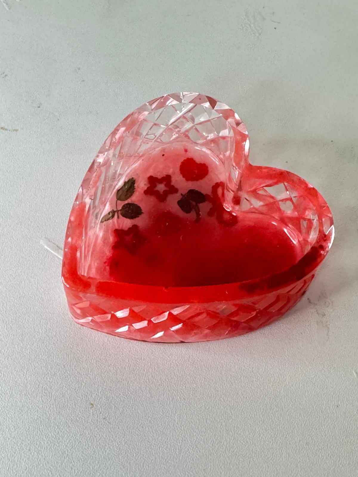 Crystal Love – Heart-Shaped Resin Trinket Dish"