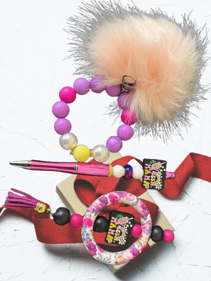 Bubblegum Dreams Set – Handmade Pastel Bead Pen, Wristlet & Puff Keychain