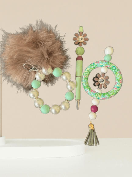 Mint Blossom Handmade Gift Set – Floral Beaded Pen, Wristlet & Puff